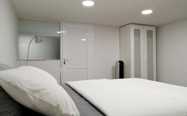 BIOMA Modern & Minimalist Apartment