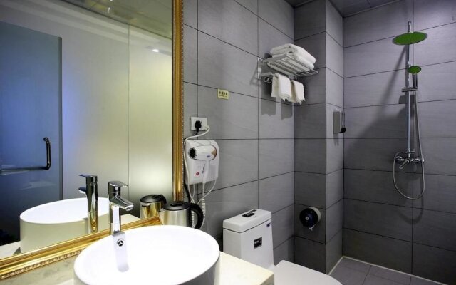 Guilin Kalai Film Theme Hotel