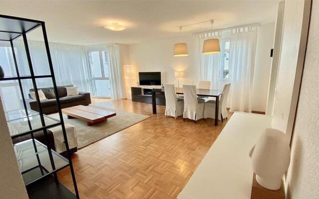 Close to the lake and very spacious 3 bedroom