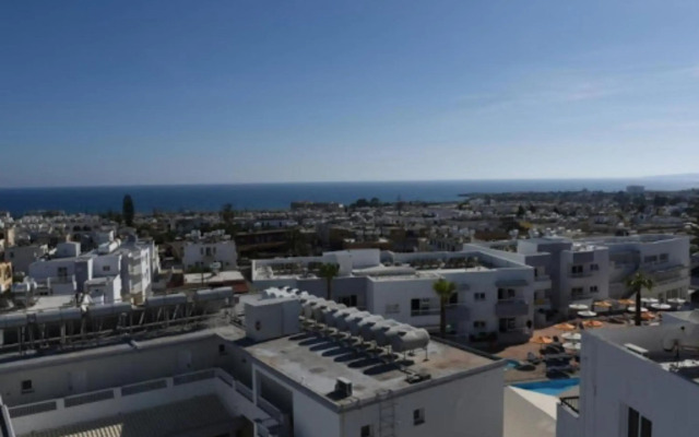 Sunny Blue Hotel