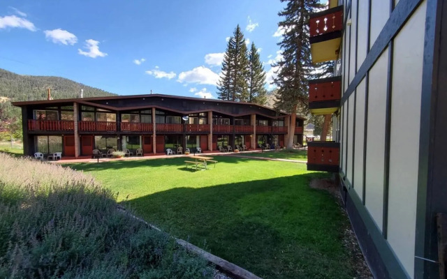 Auslander Condominiums