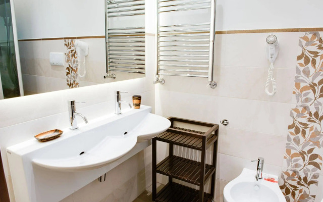 Lh Royal Suites