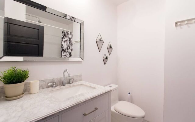 Stylish & Unique 3 Bdr Flat With Parking!