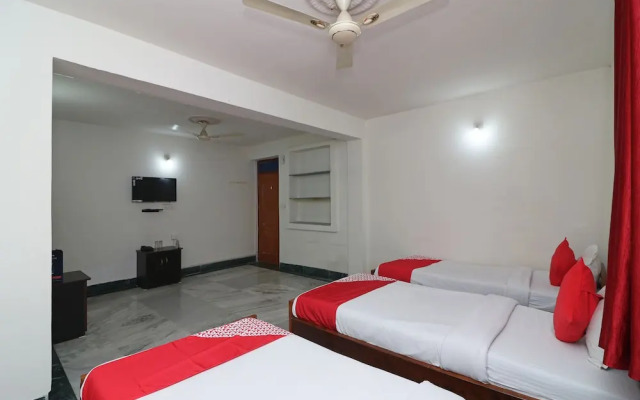 OYO 18587 Alok House