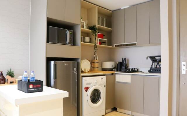 Modern Look And Comfortable 1Br Gold Coast Apartment Pik