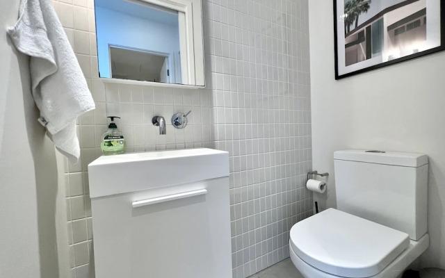 Readyset Apartment on Emerald