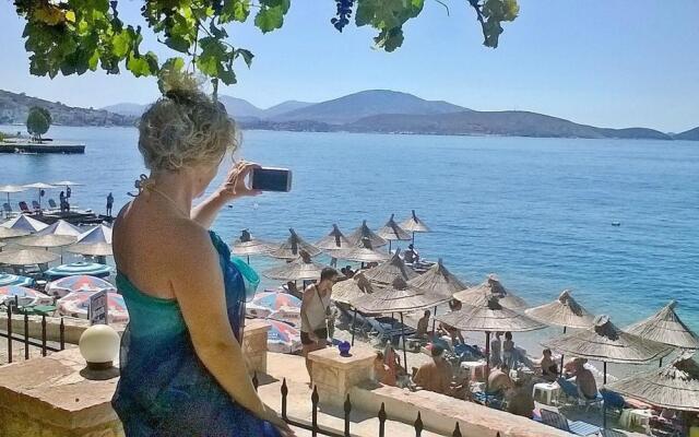 Kalemi's Beachside Hotel