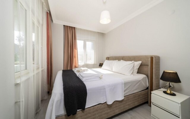 Flat With Shared Pool and Balcony in Konyaaltii