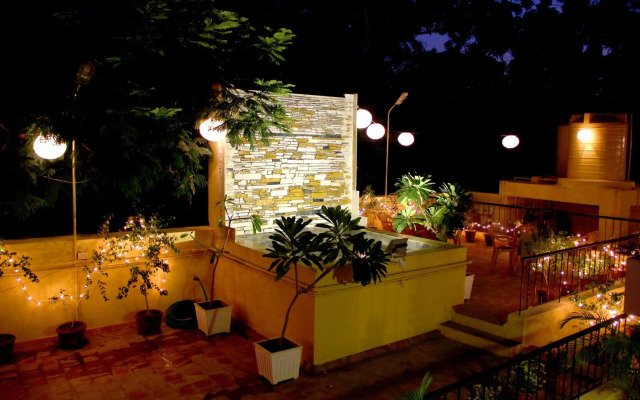 Hanu Reddy Residences Poes Garden