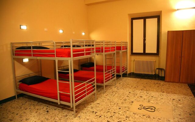 7 Santi Hostel