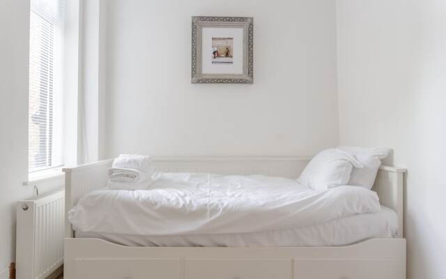 Bright Garden Flat In Wimbledon