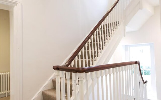 Luxury Listed Townhouse 350 Yds From Racecourse