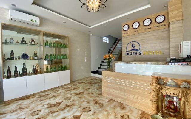 Blue S Hotel & Apartment by Zuzu