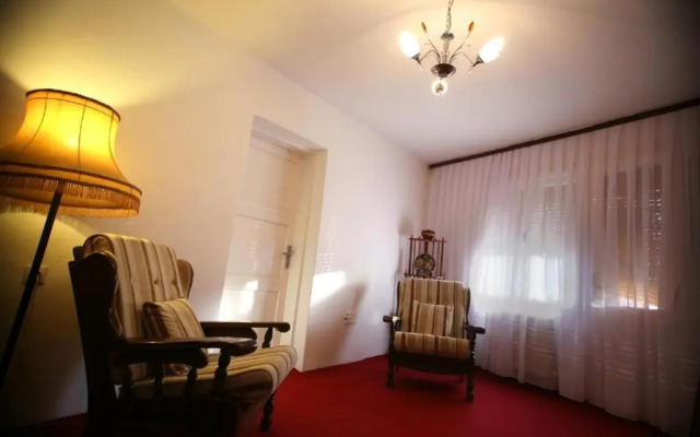 Hostel Bushati