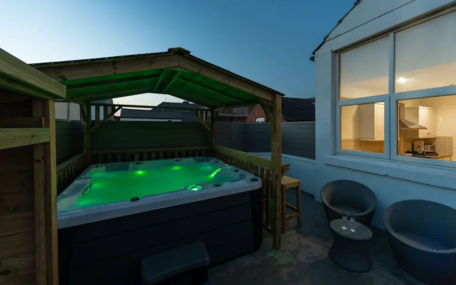 The Bells HOT TUB on Private Terrace Apartments