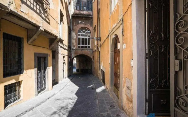 Costa De' Magnoli Apartment with Private Entrance