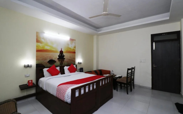 The Classic By OYO Rooms