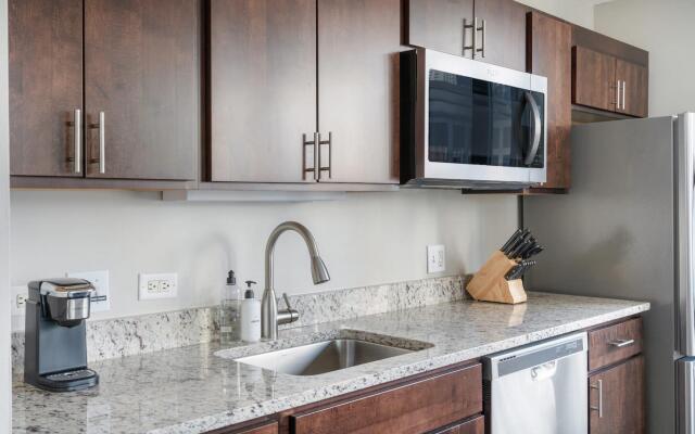 Chicago | Contactless! Family Friendly 2BD/2BA + Kitchen, W/D