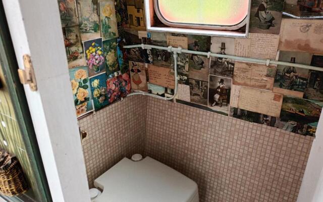 Pretty & Cosy Boat in Stunning Valley View, Wales