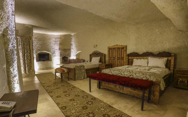 Spelunca Cave Suites