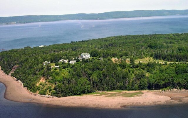 Still Point Lodge & Cottages