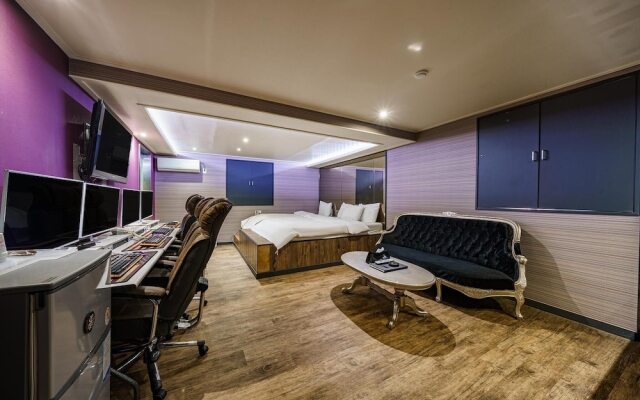 Yeongdeungpo The Moon Hotel