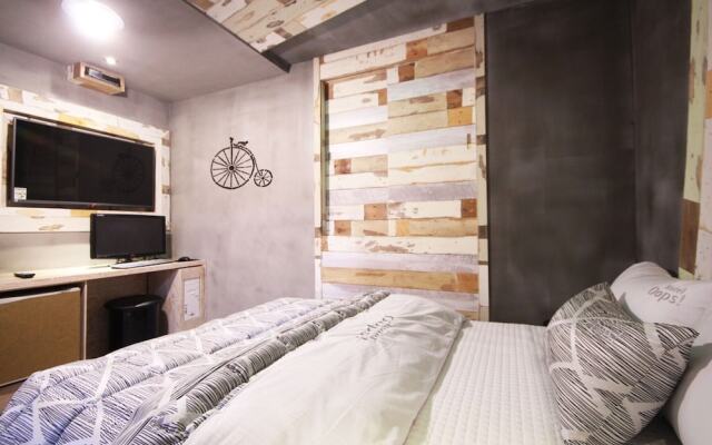 Busan Jangjeon-dong Oops