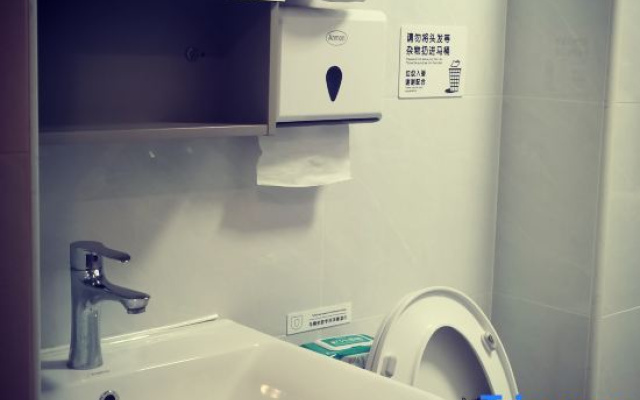 Sure Light Luxury All-Girls Hostel – Bathroom – Shenzhen