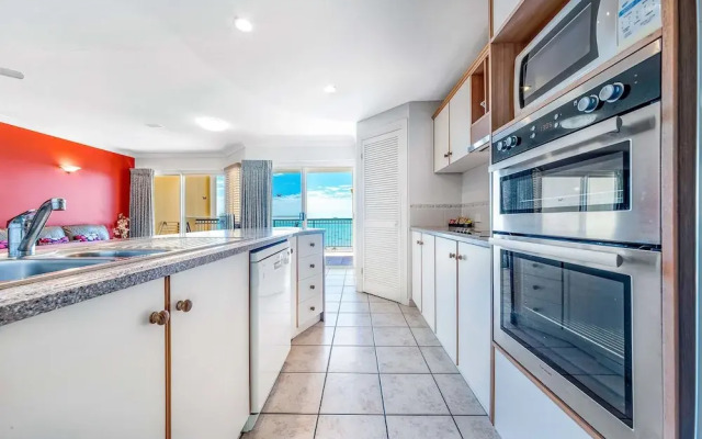Ocean Views Galore - Airlie Beach