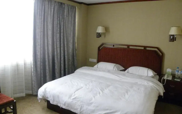Century Plaza Qidu Hotel
