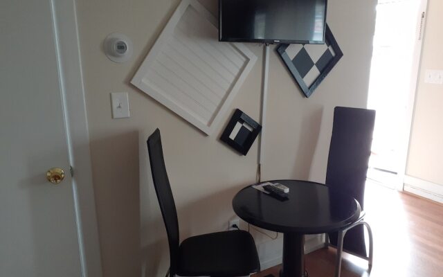 Town Line Inn