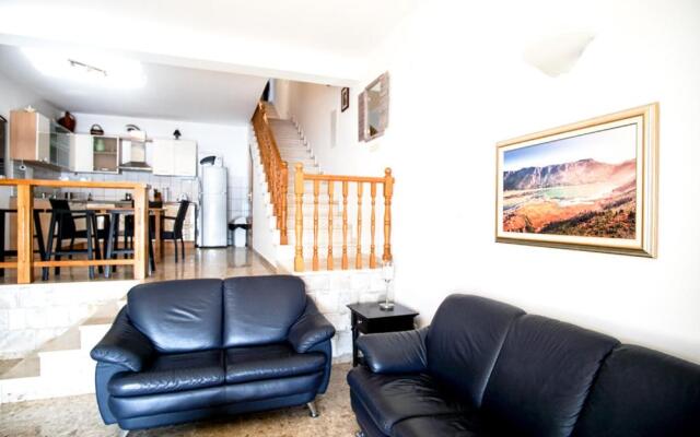 3 Bedroom Beach House with private sea access