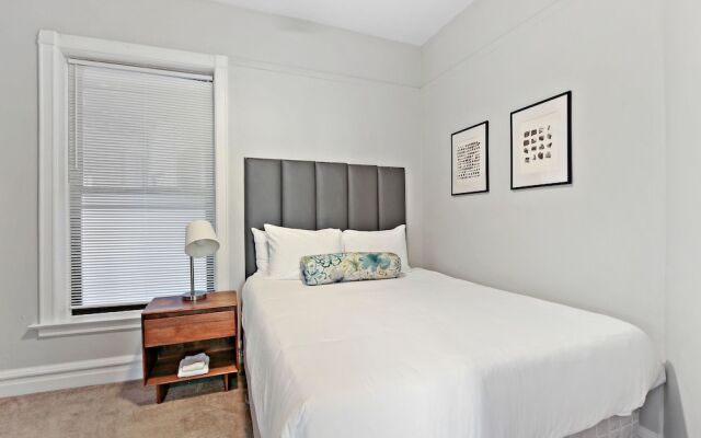 3BR Comfy & Bright Apt in North Center