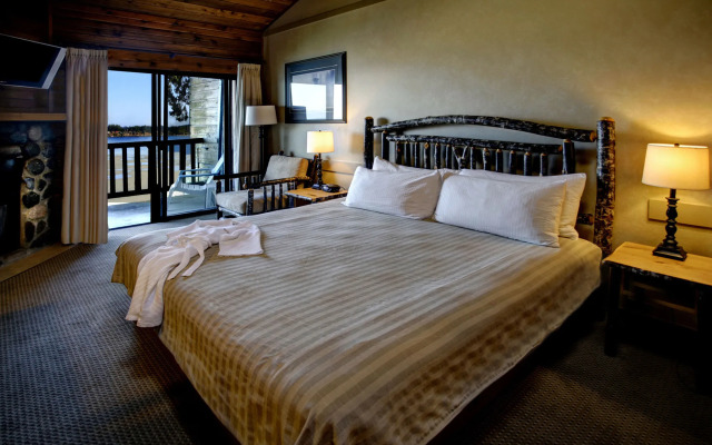 Tigh-Na-Mara Seaside Spa Resort