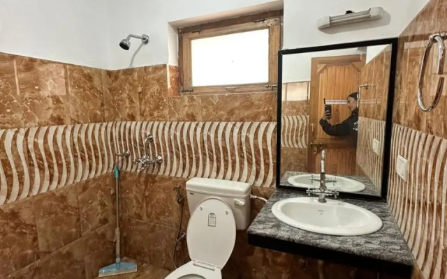 Kandalha Guest House