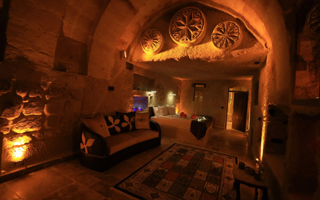 Bayar Cave Suites
