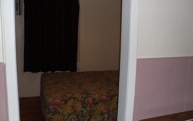 Hotel Bethel - Fort MacLeod, AB