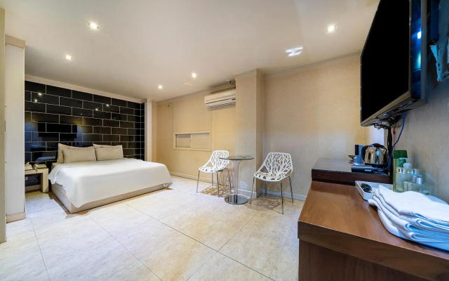 Fiona Hotel