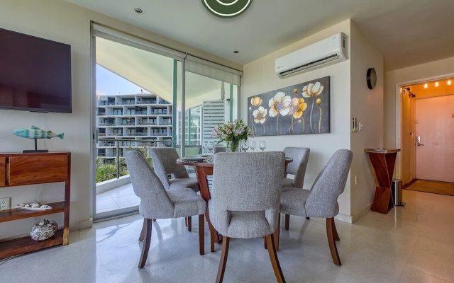 Oceanview 2 BR Condo - Beachclub - Pool - Ocean