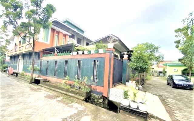 OYO 93074 Wisma Aliyah Near Sidrap