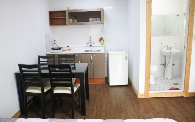 Danyang Mountain Pension