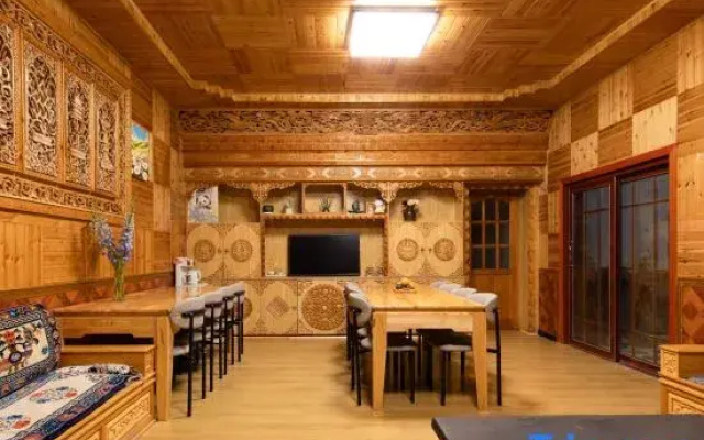 Shangri-La Qibei Homestay (Dukezong Ancient City)