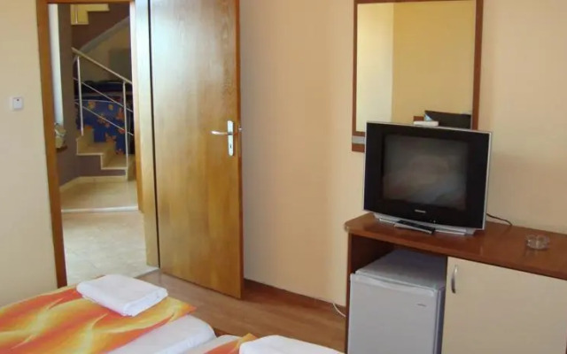 Guest House Momchilovi