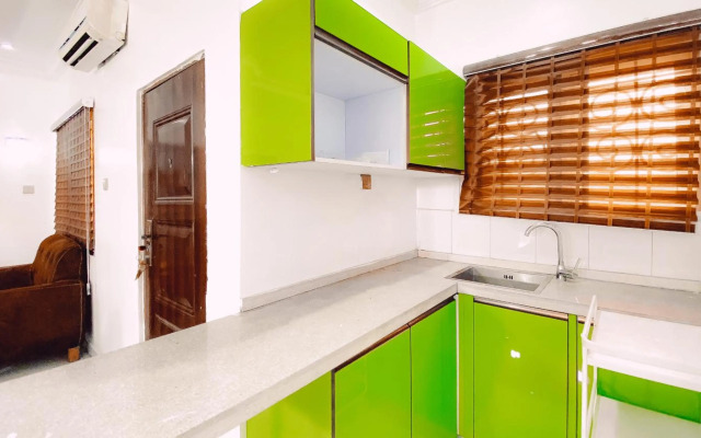 Royal Court Lounge & Boutique Hotel