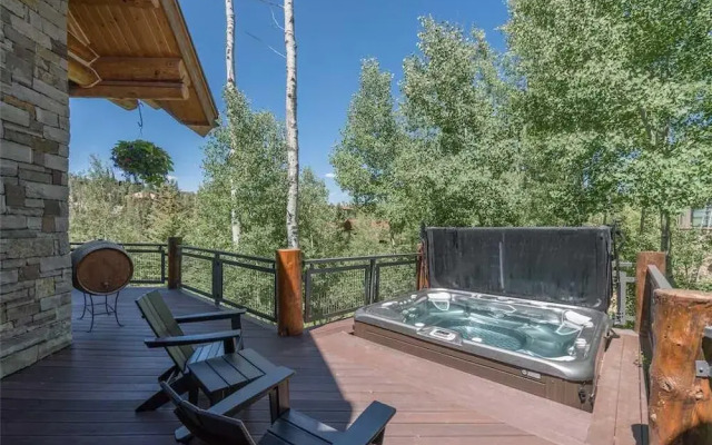 Slopeside Lodge