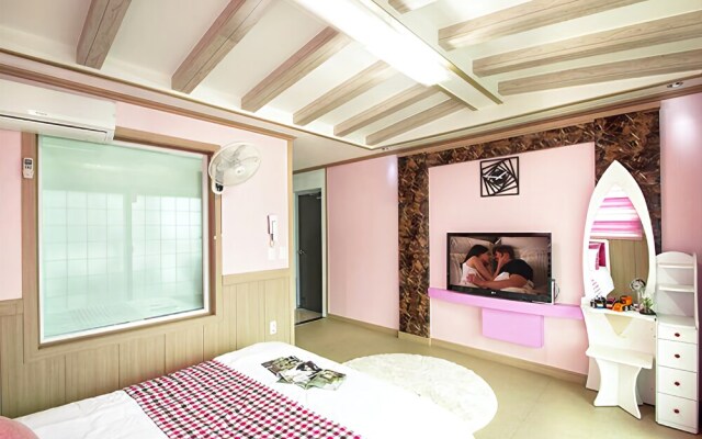 Geoje Hwamog Pension