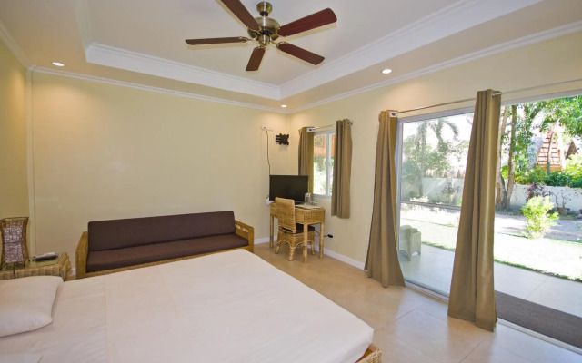 Mike's Dauin Beach Resort