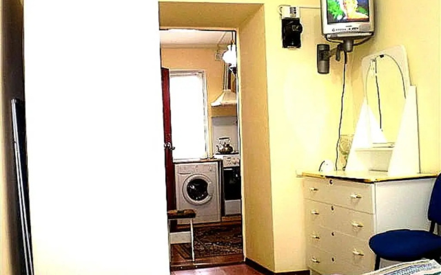 2 kom kv Sobornaja-Makarova-MAKDONAL'DS 3 krovati Wi-Fi 1etazh otdel'nyj vhod