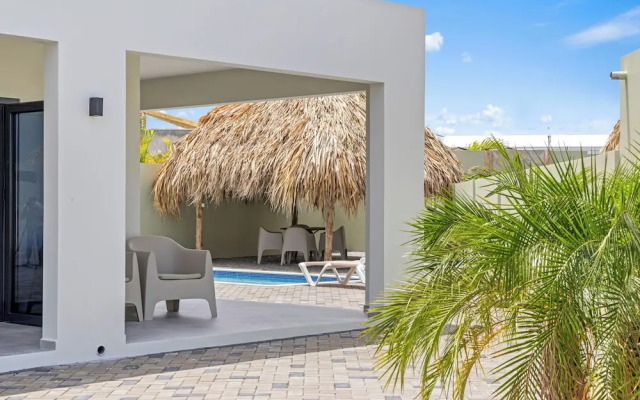 Villa Paradise with pool at mambo beach