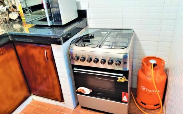 2-bedroom (queen beds) condo near Acacia Mall